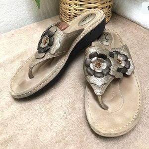 🇺🇸Clarks Artisan 10 Floral Leather Thong Sandals